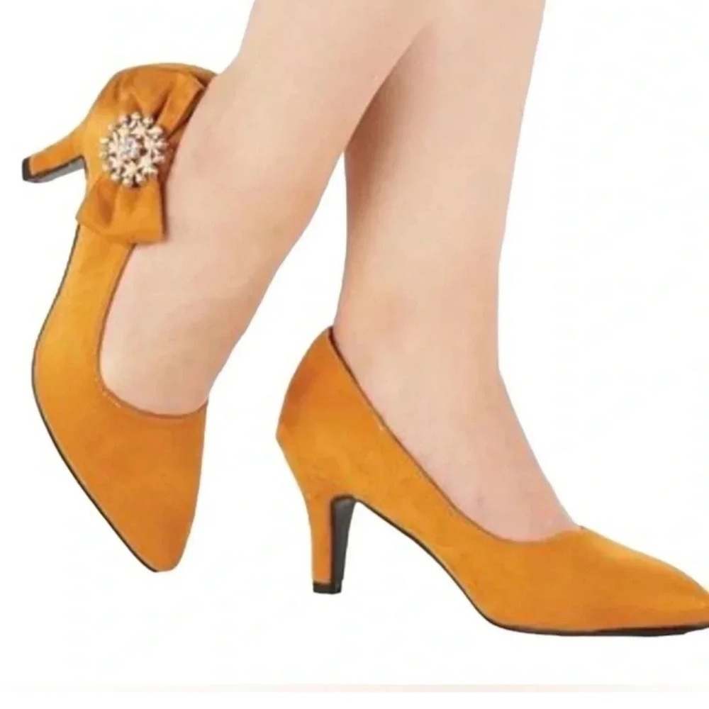 Angel Steps Yellow Bow Pumps